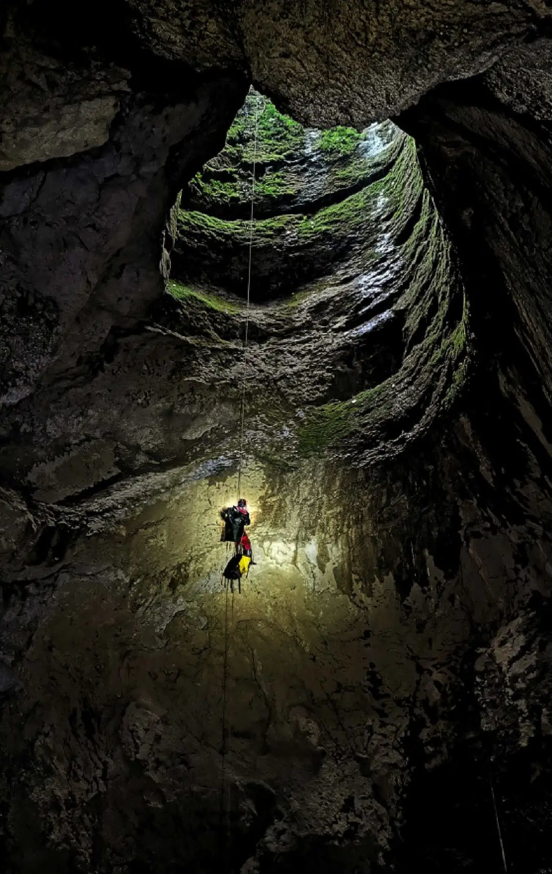 洞穴探险中