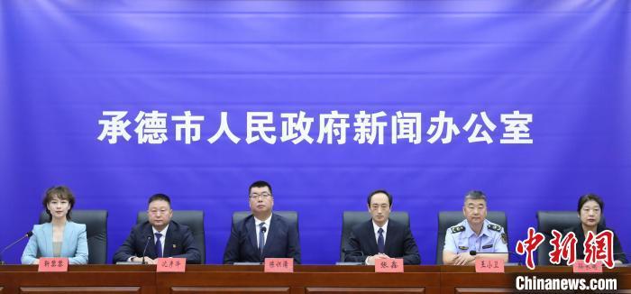 9月19日,承德市人民政府新闻办公室召开“优化营商环境,共建文明承德”第四场新闻发布会。 窦新雨 摄