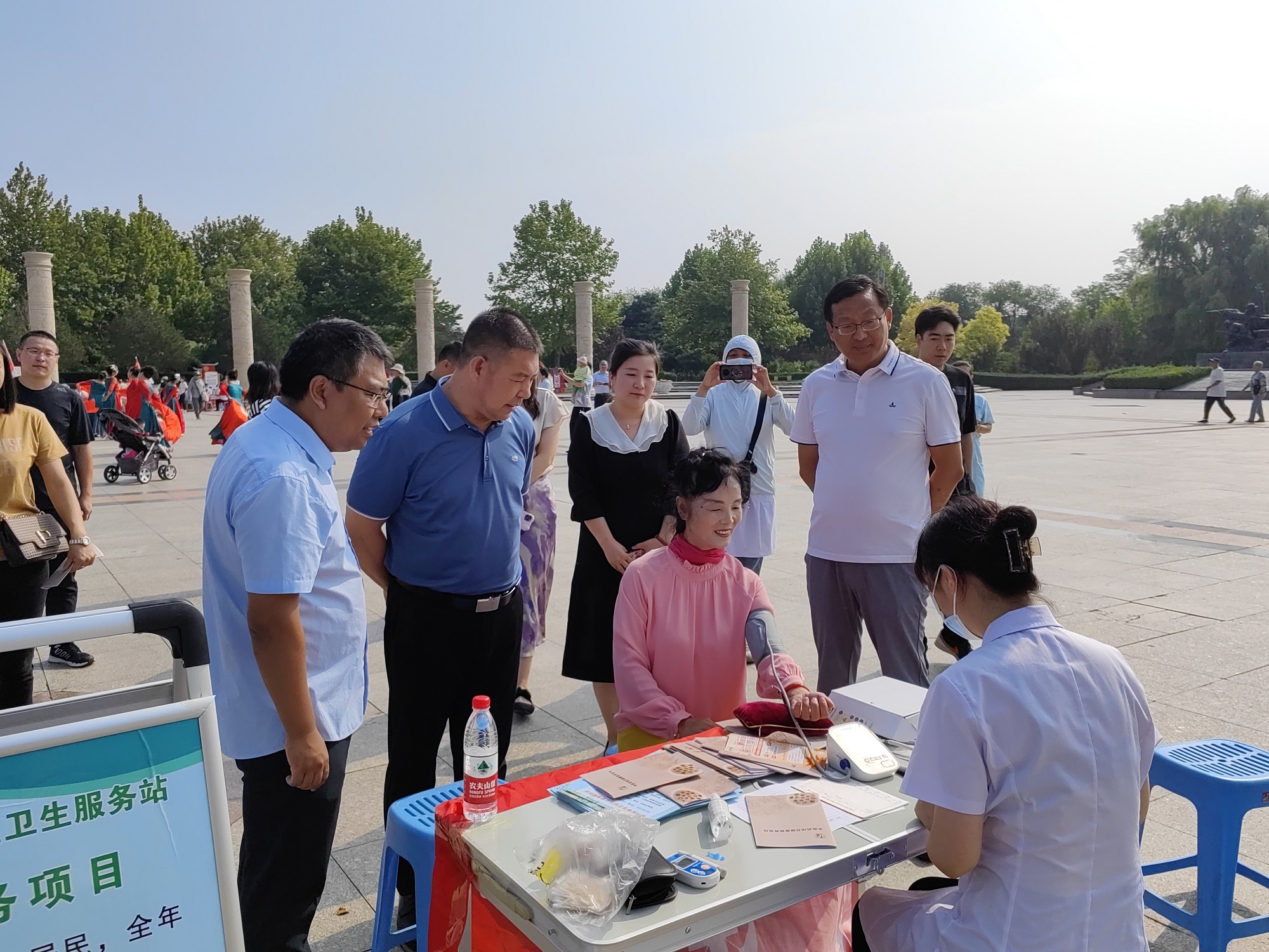秦皇岛市山海关区卫健局开展中医药健康文化“贴心”进万家活动