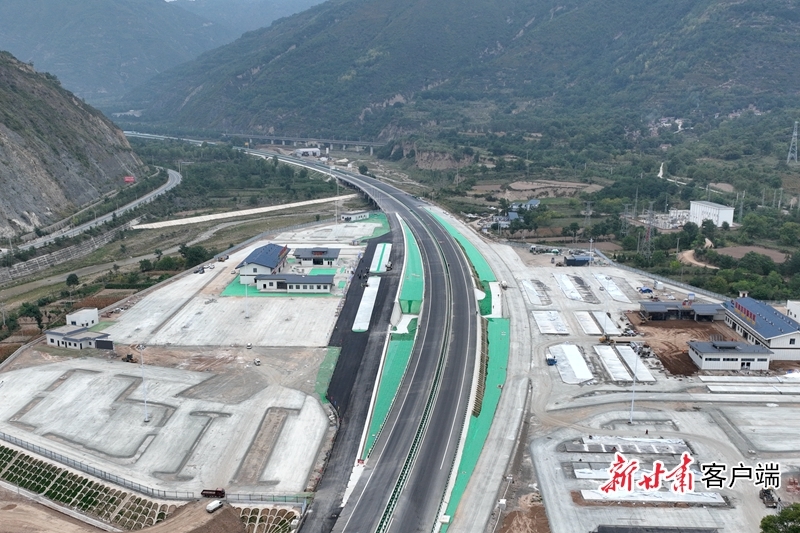 正在建设的天水至庄浪高速公路项目　新甘肃&middot;甘肃日报记者　刘健　摄