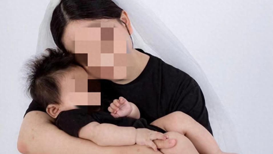 女子带百天女儿跳河，丈夫从未露面，家属：在等待一个答复