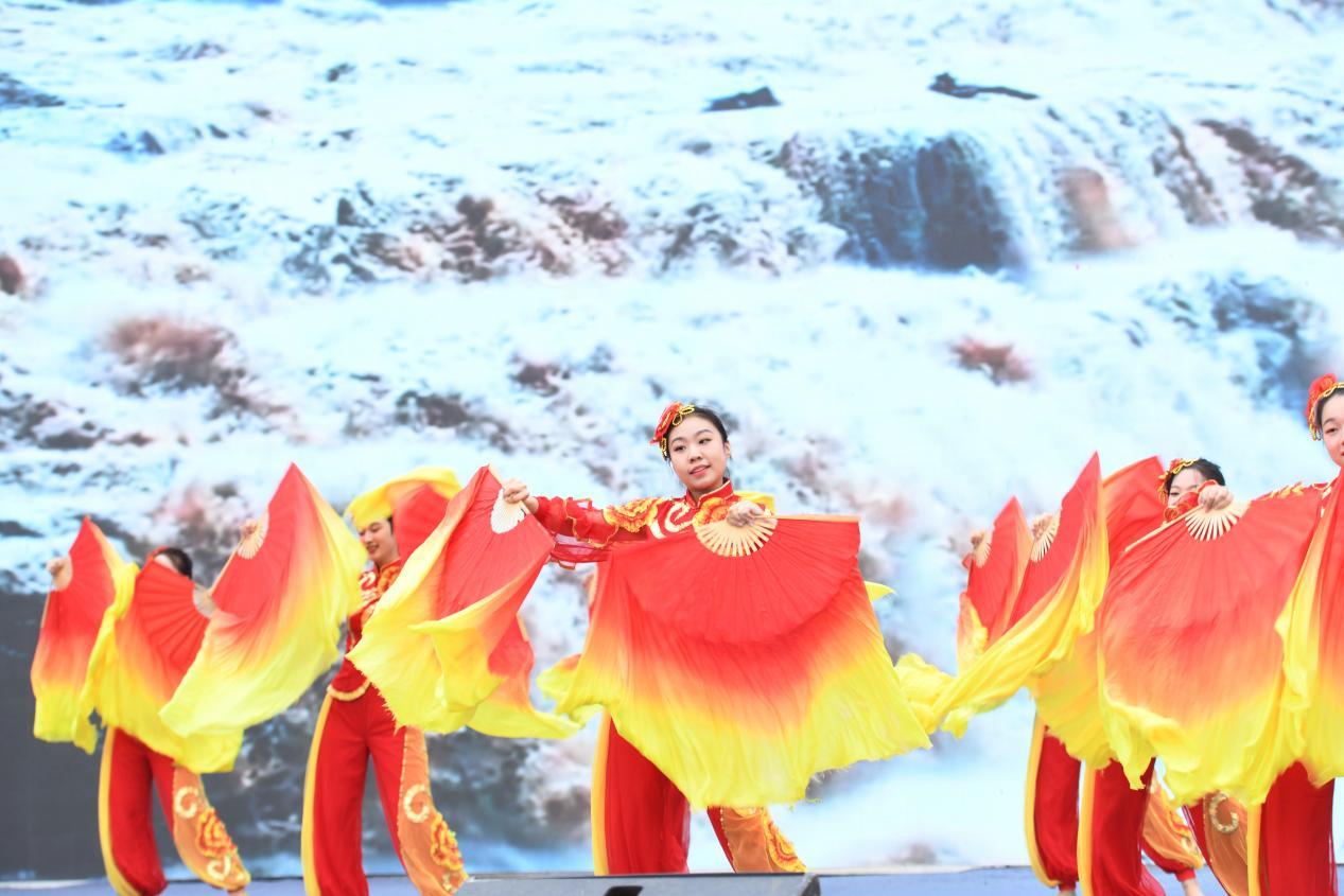 丰收节现场文艺表演精彩不断