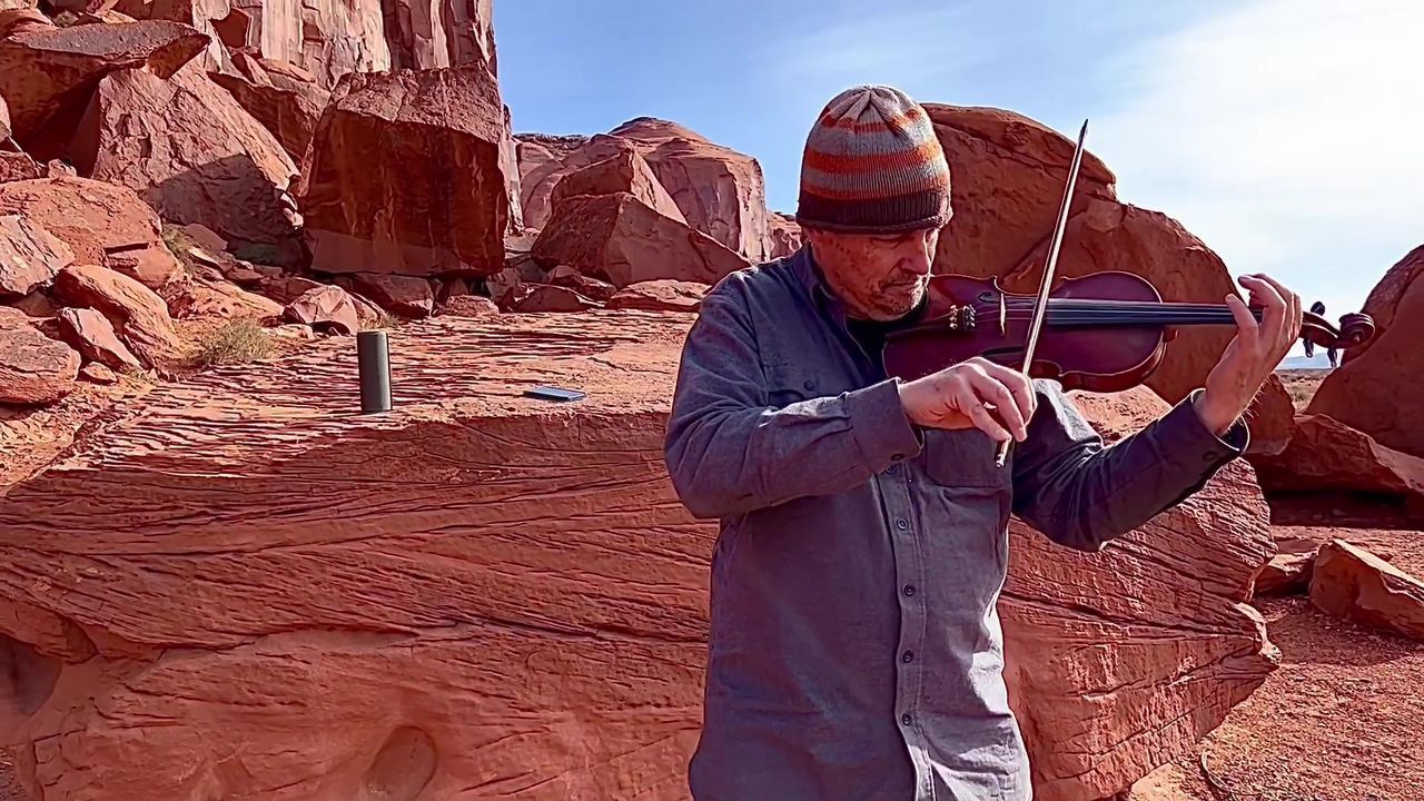 德国大爷与小提琴手试驾Jeep大切4Xe。远离城市的喧嚣