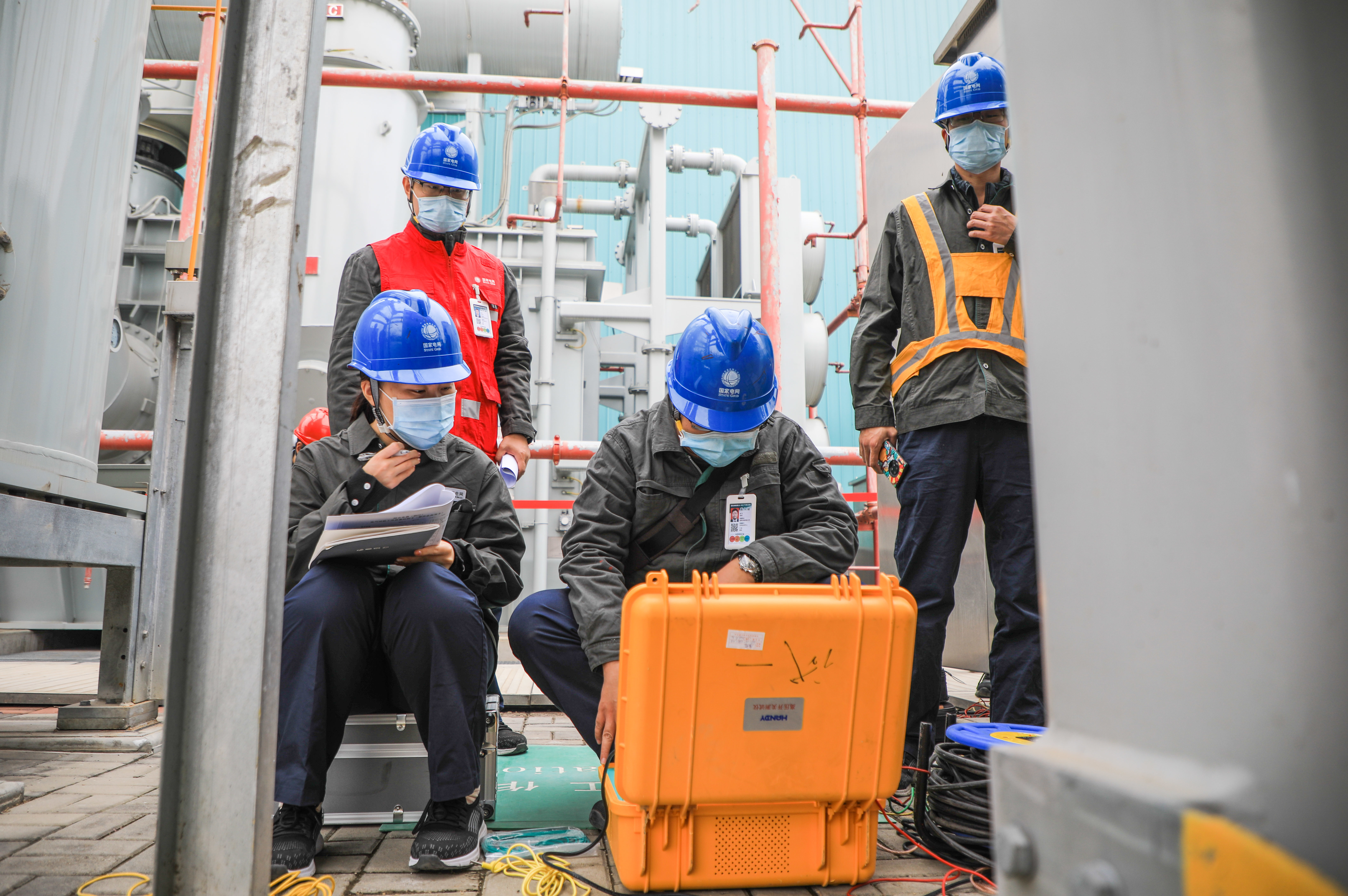 河南电网邵陵调相机站年度检修现场。（段家顺）