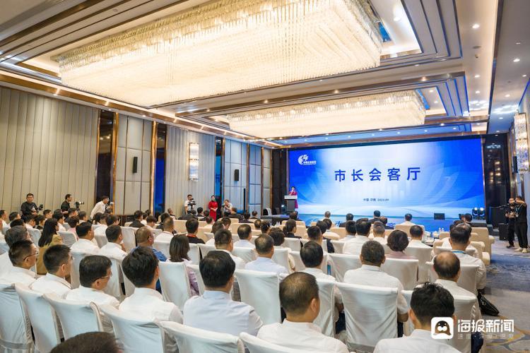 图：9月22日晚，第六届中国企业论坛市长会客厅活动举行。（海报新闻记者 毕胜 摄）