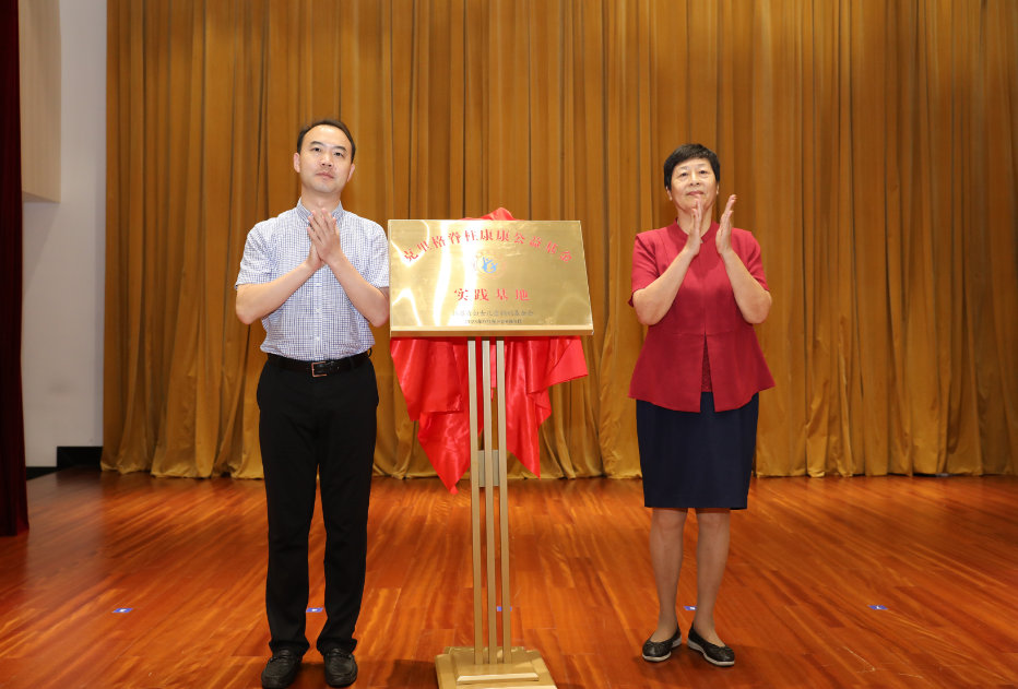 秦淮区中小学生脊柱侧弯筛查公益活动在南京市中医院启动