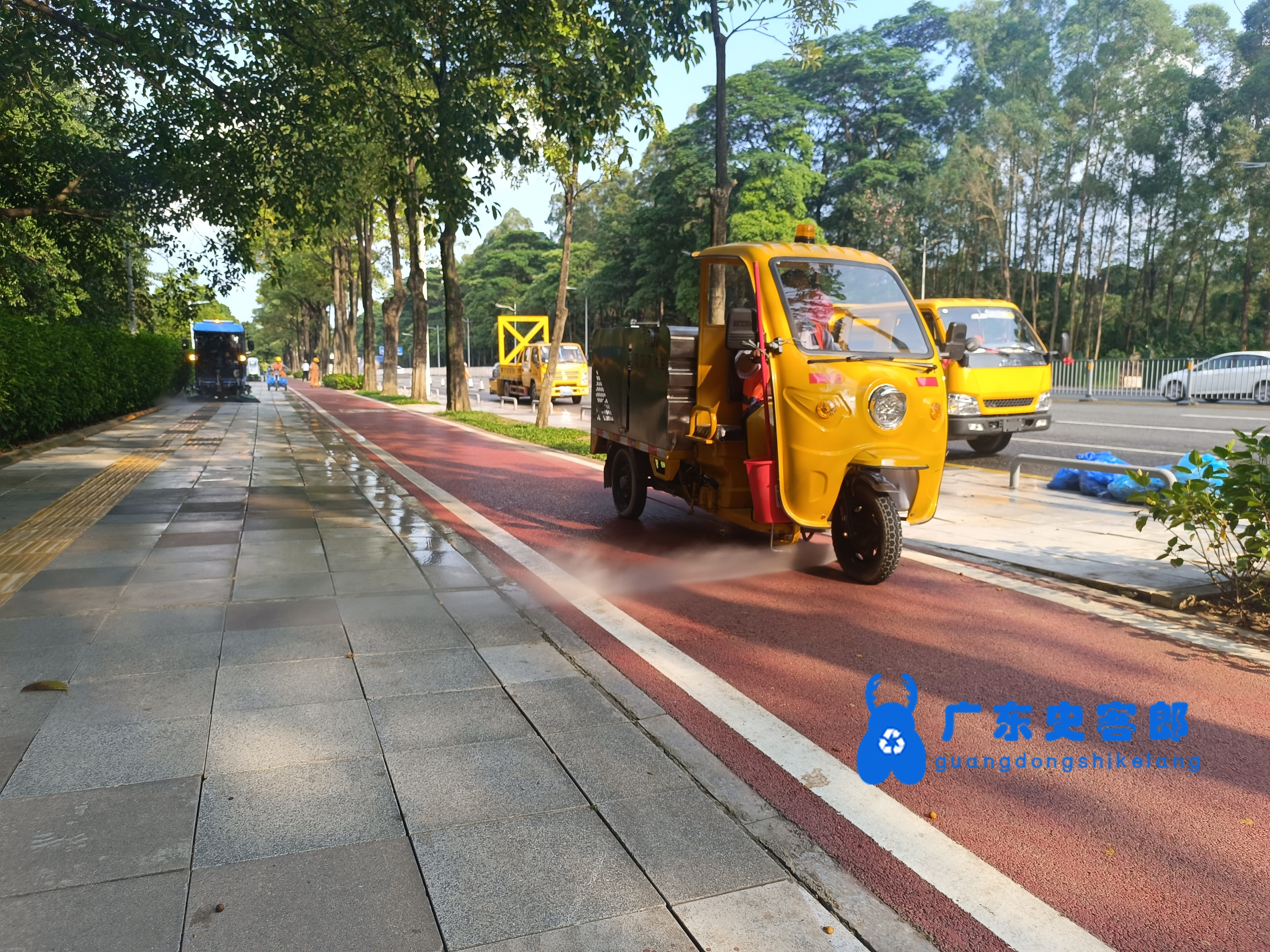 “人机结合”打造干净有序之城！东莞市直管道路环卫设备、安全应急作业演示推广现场会举行