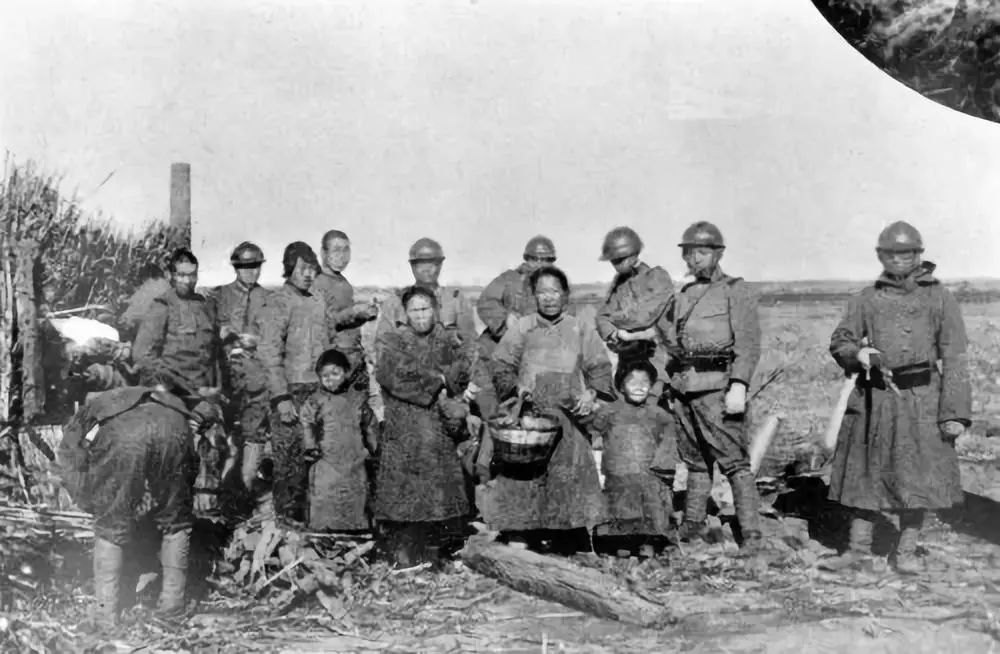 “九・一八”事变后，日军在东北各地奸淫烧杀，使广大农民流离失所，无家可归。