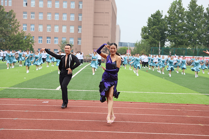 拉丁舞《国旗之下》