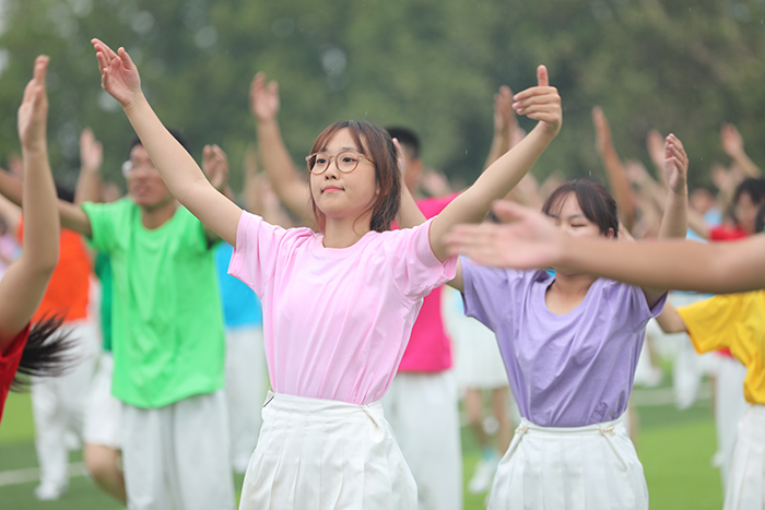 校园集体舞《奔跑的青春》