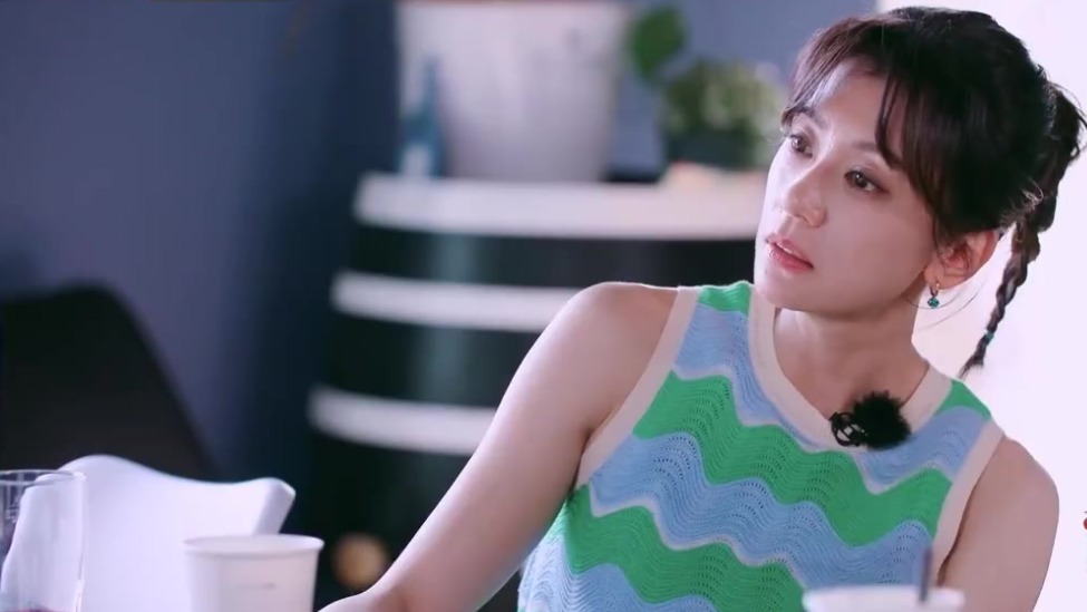 贾静雯是真显年轻啊 竟然还比黄晓明大三岁