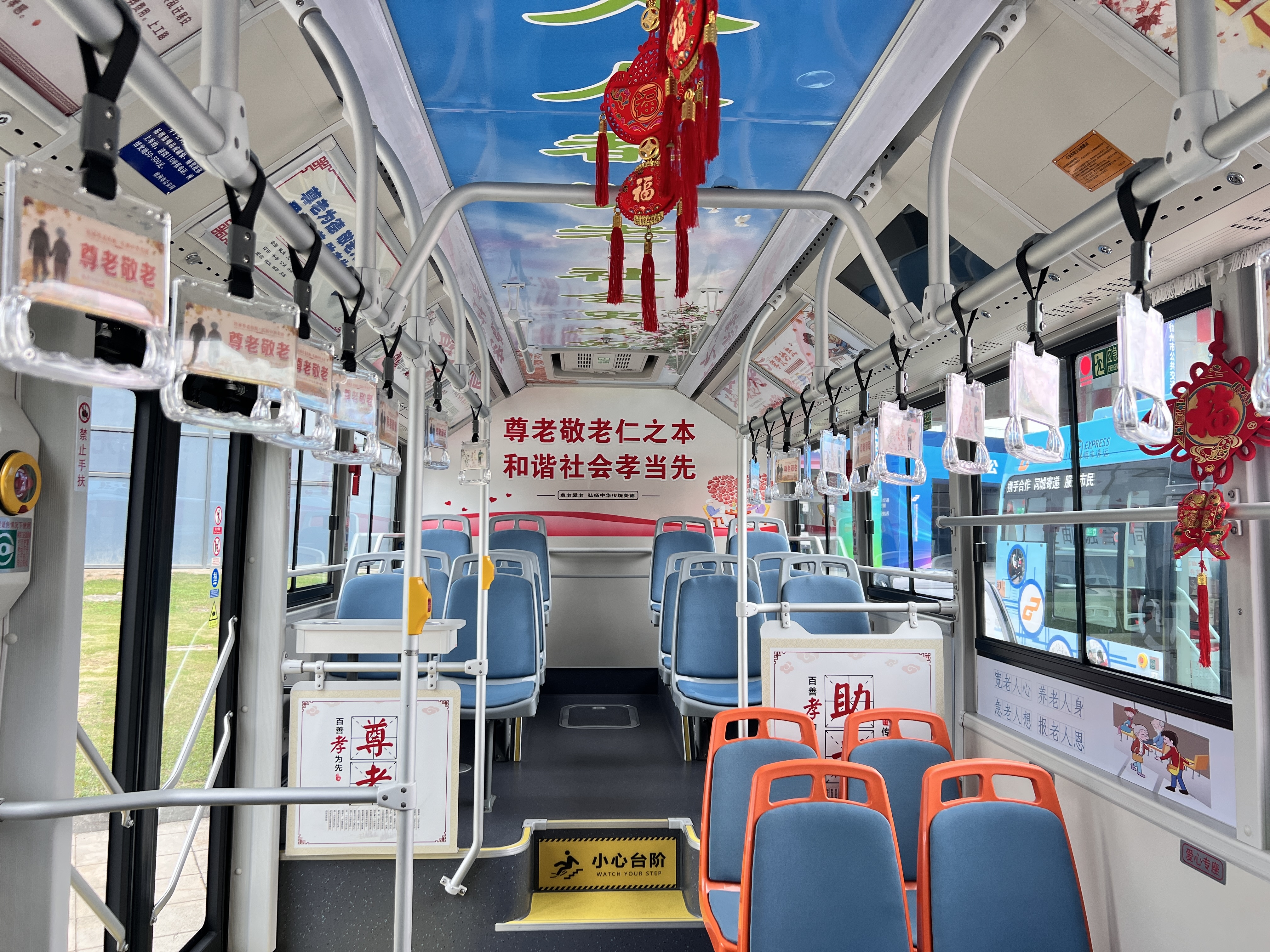 绿色出行美好生活公交适老化让出行无碍