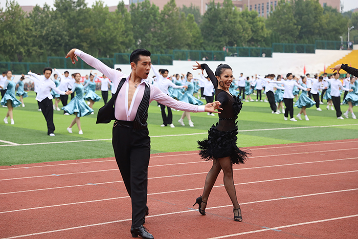 拉丁舞《国旗之下》