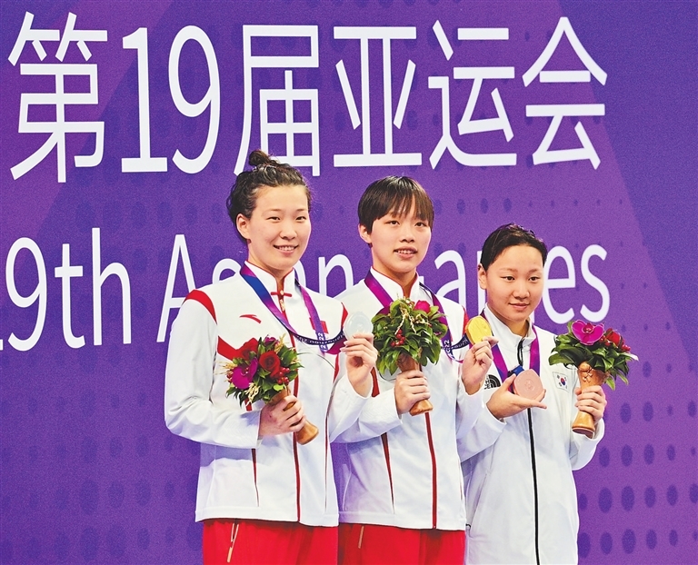 9月27日晚,在杭州亚运会女子100米仰泳比赛中,我省运动员万乐天以59秒