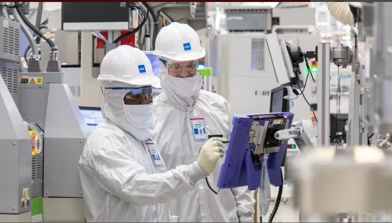 英特尔爱尔兰工厂完成设备安装调试，开始生产 Intel 4 芯片