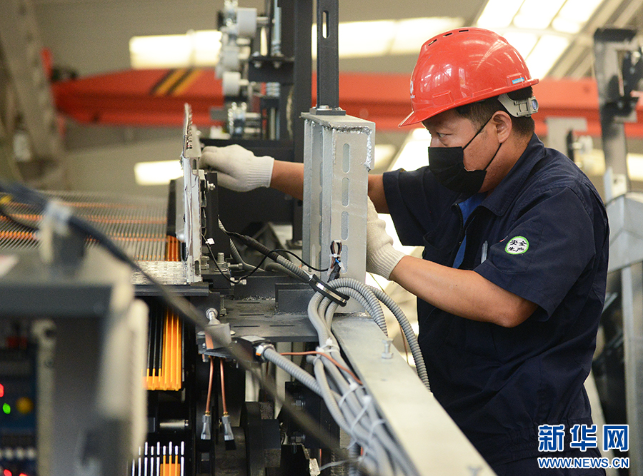 9月23日，河南省许昌市西继迅达电梯有限公司生产车间的生产场景。