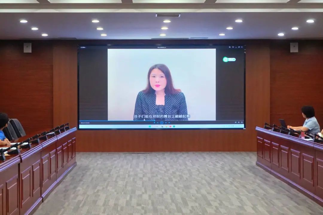 家长代表康晨曦的妈妈发言