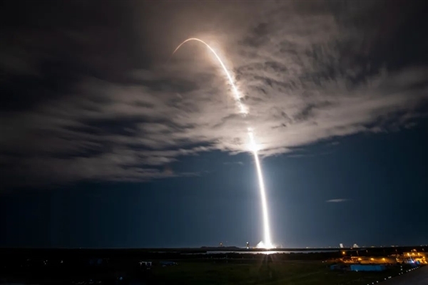 SpaceX创纪录17手猎鹰9号火箭两连发！星链卫星已发射5178颗