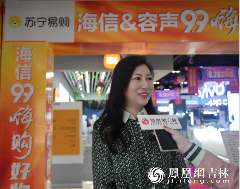 苏宁易购吉林地区管理中心公共事务部总经理王晓超在接受凤凰网吉林采访。凤凰网吉林刘博义/图