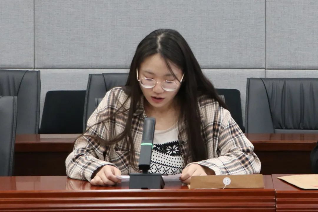 学生代表付珂昕发言