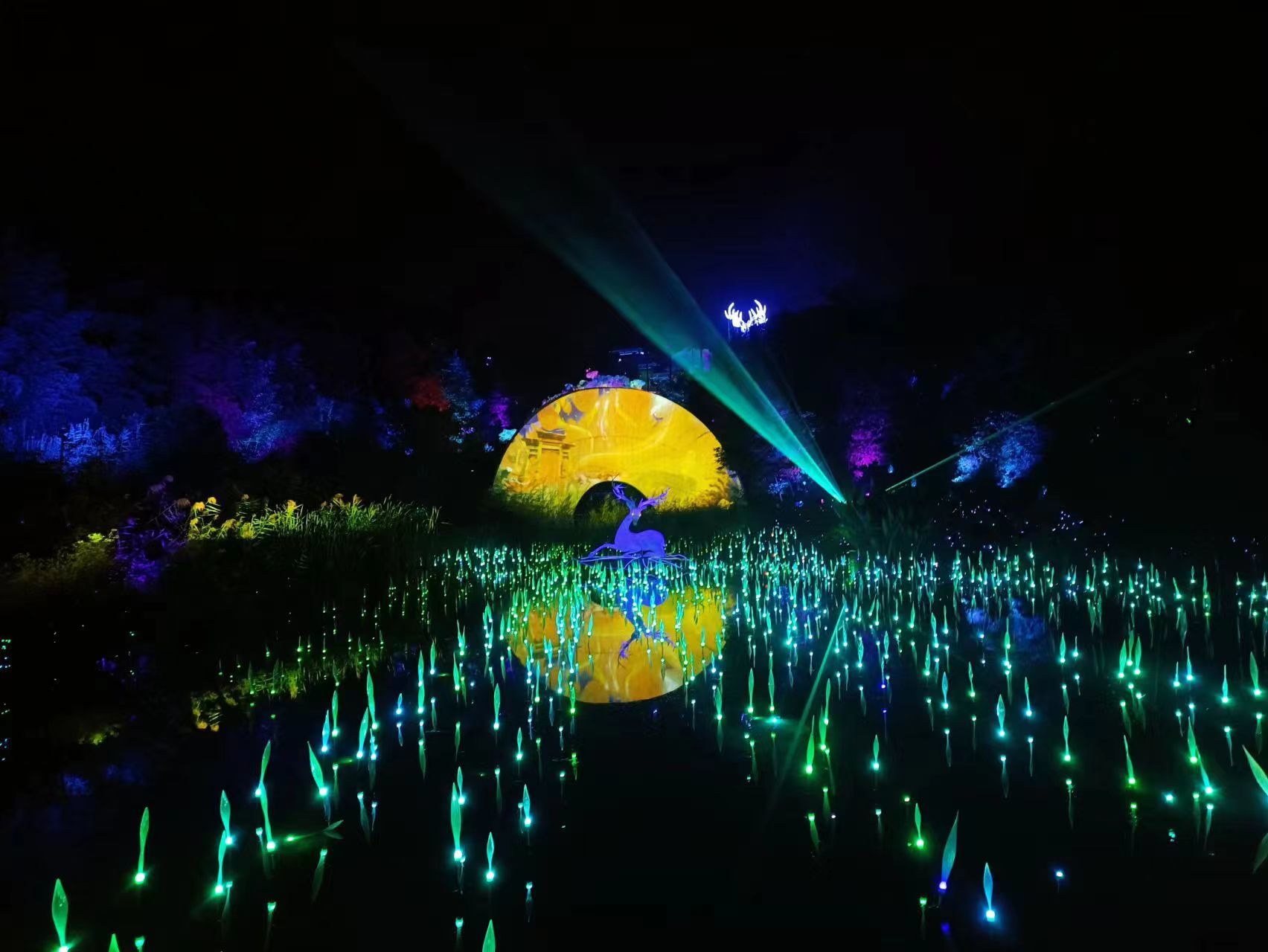 打开白鹿原的"夜次元"| 灯影魔力白鹿原 光怪陆离影视城凤凰网陕西