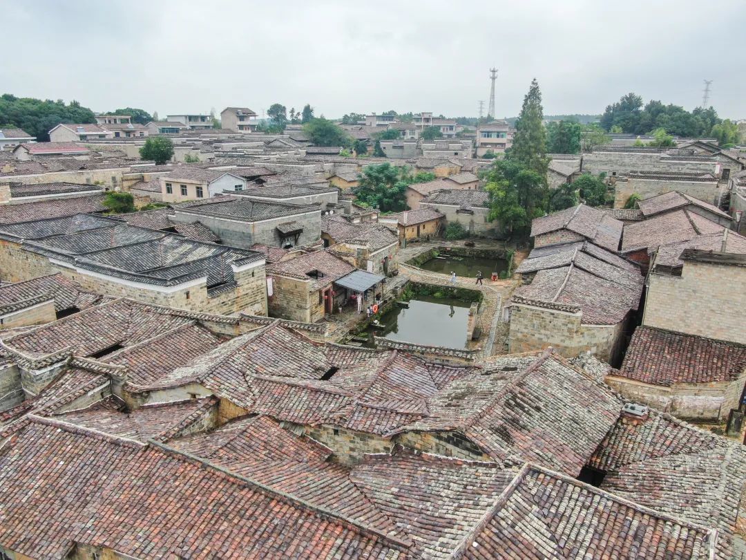 航拍金溪竹桥古村 绿树成荫古建成群风光秀美(图)凤凰网江西_凤凰网