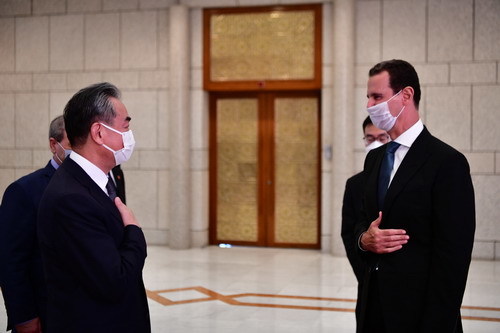 当地时间2021年7月17日，叙利亚总统巴沙尔在大马士革会见对叙进行正式访问的国务委员兼外长王毅。图自中国外交部网站