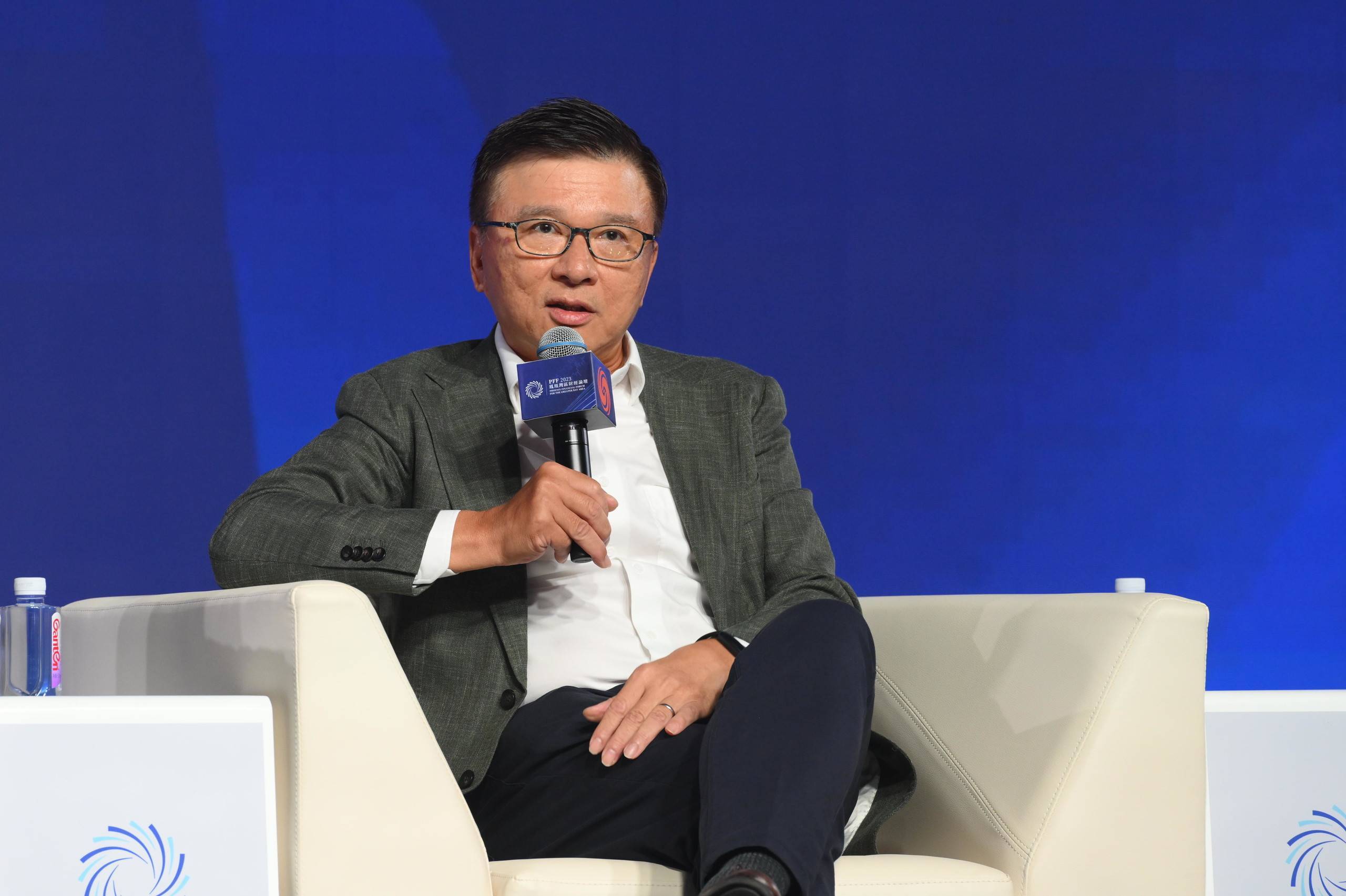 陈家强:中央银行加息不是人工智能可以做出决定的,所以人很重要_凤凰网资讯_凤凰网