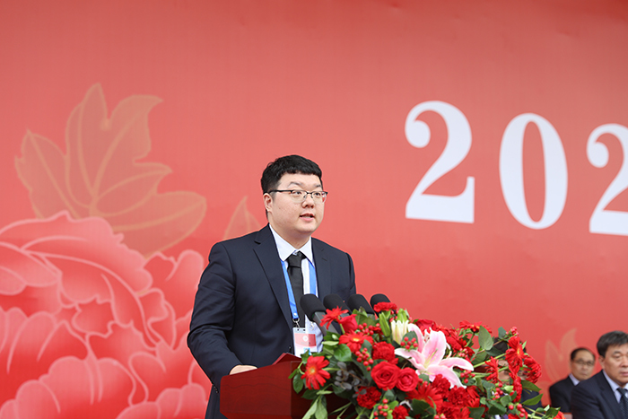 教师代表王钊副教授发言