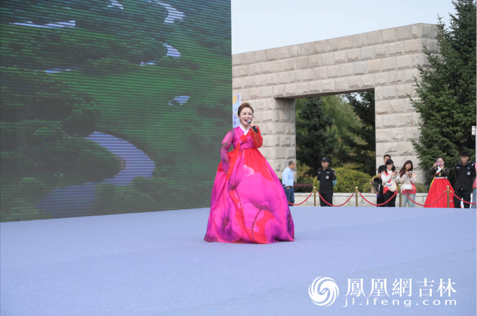 活动现场朝鲜族民族特色文艺演出。凤凰网吉林 刘博义/摄