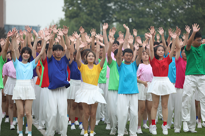 校园集体舞《奔跑的青春》