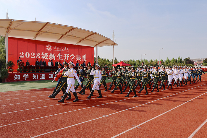 升国旗，奏唱国歌