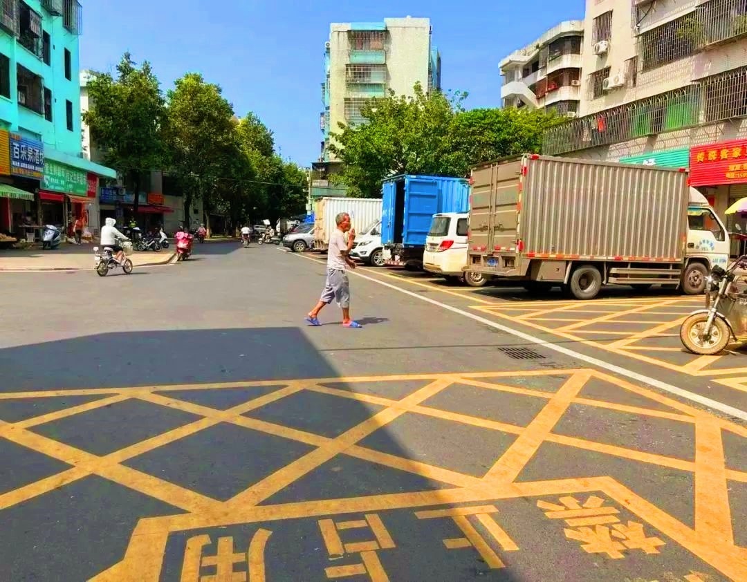 流动摊贩占道经营整治后
