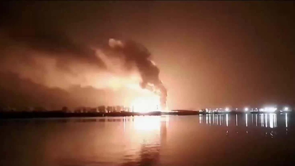 乌克兰多瑙河港口伊兹梅尔夜间遇袭