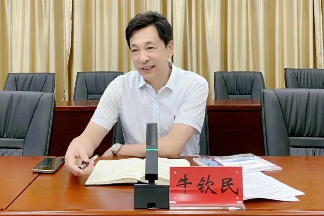理事长牛钦民发表讲话