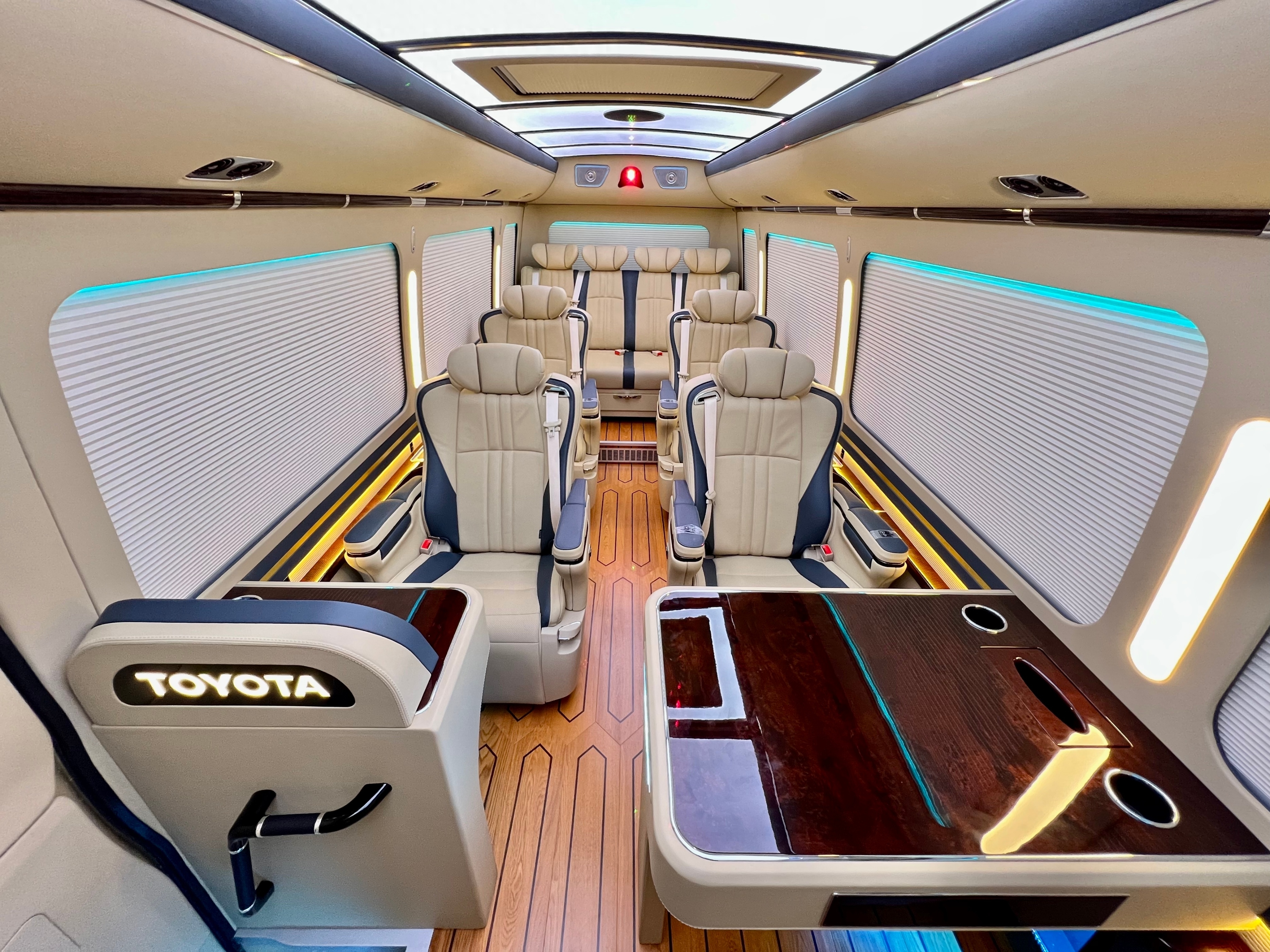 丰田考斯特12座定制版现车特价报价