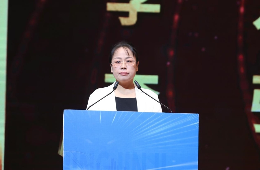 三等奖开奖嘉宾 高级育婴师王丽屏