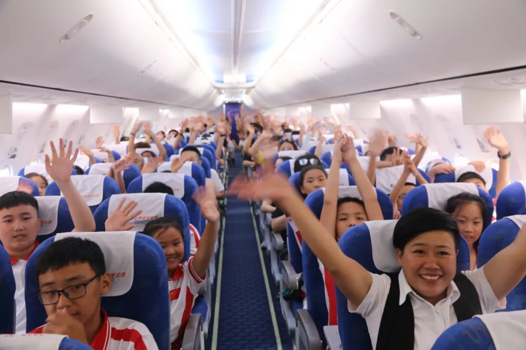 包专列、飞机赴井冈山、延安等革命圣地进行爱国主义教育