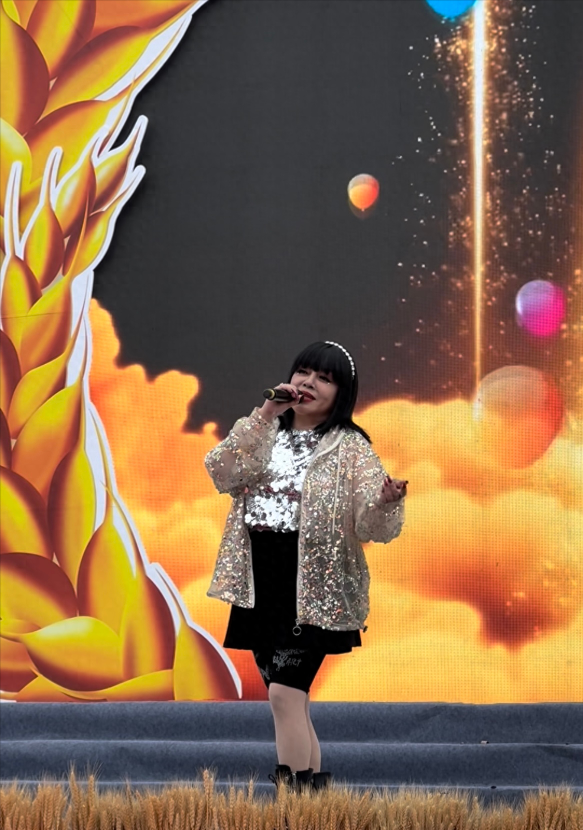 中国台湾著名女歌手千百惠演唱《走过咖啡屋》