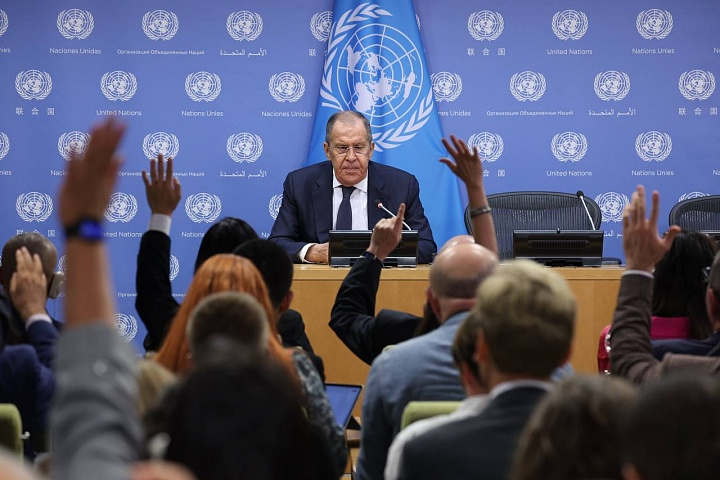 当地时间9月23日，拉夫罗夫在纽约参加第78届联合国大会期间召开记者会。图源：俄外交部网站