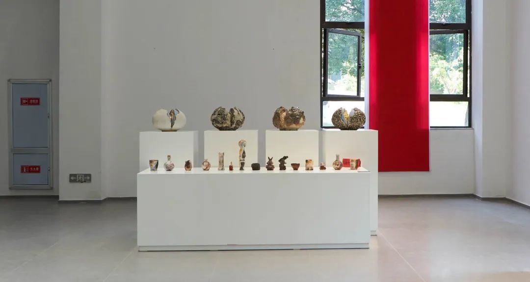 作品名称：《瓷铸红魂》