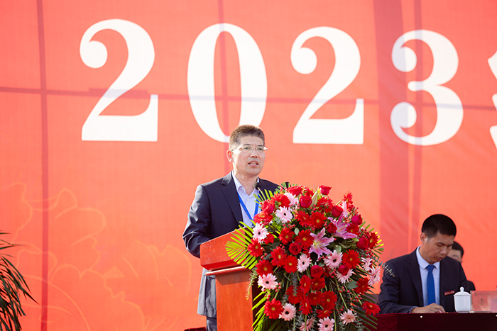 教师代表庞世伟副教授发言