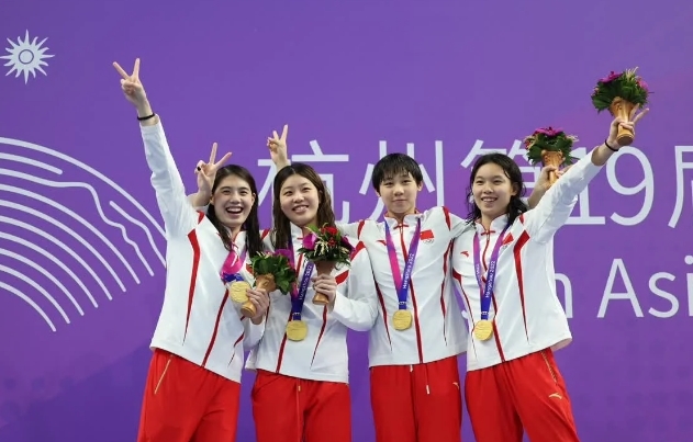凤凰早报|官方通报副校长和主任同房过夜;美国首个小行星采样任务返回地球