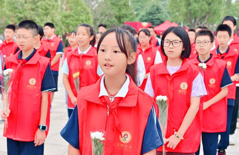 烈士纪念日向人民英雄敬献花篮仪式在湖南革命陵园举行