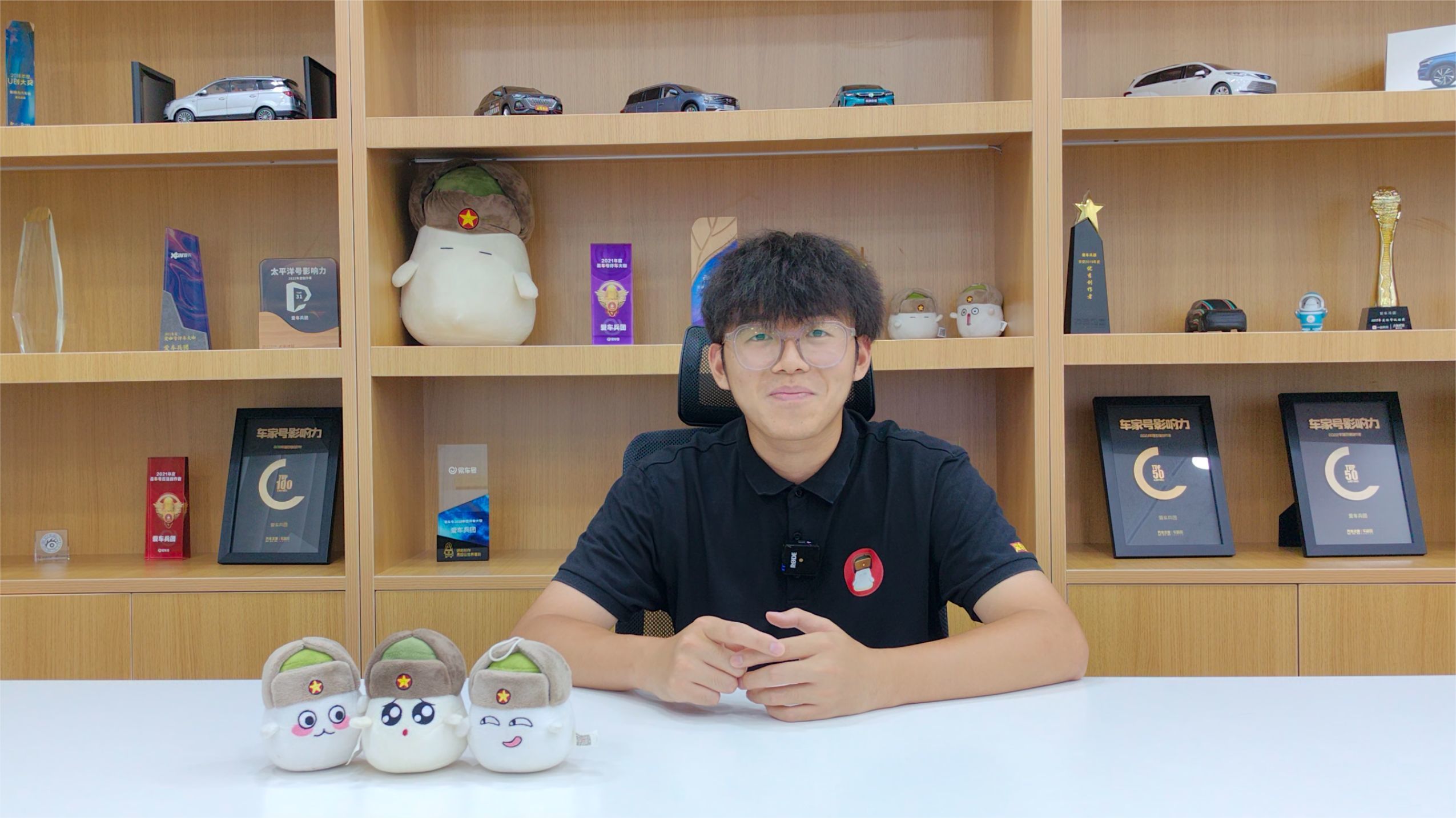 开窍了！33英寸大屏+1.5T，22万的凯迪拉克XT4能走量吗？