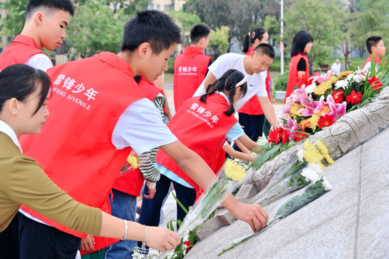 烈士纪念日向人民英雄敬献花篮仪式在湖南革命陵园举行