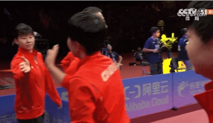 五连冠！中国队完胜日本队！现场连轮椅区都爆满了...