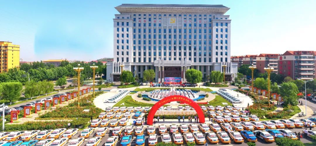 每年举办“爱心送考”,保障每名高考学子顺利进入考场