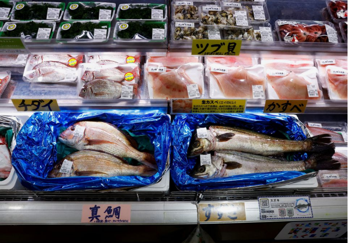 日本福岛一海鲜市场内摆放的的海产品 资料图 图源：外媒