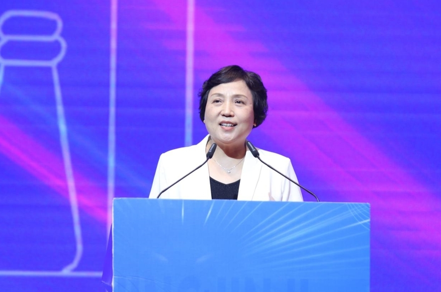 二等奖开奖嘉宾 天津市现代服务业职业技能培训鉴定基地 副主任尹兰菩